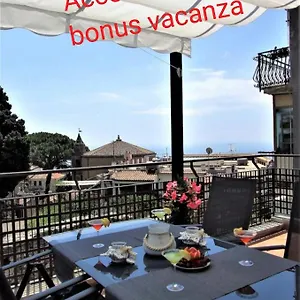 https://la-petite-maison-taormina.sicilyhotelsitaly.net