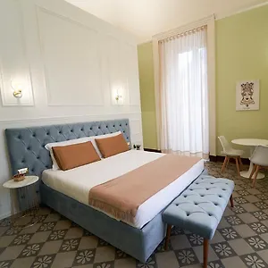 https://toscano-palace-luxury-rooms.catania-hotels.net